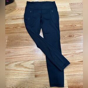 Lululemon 7/8 leggings with pockets and mesh details